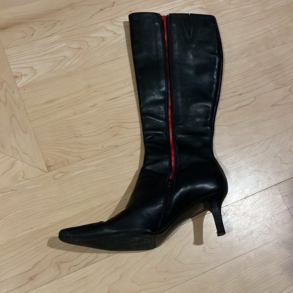 Steve Madden red and black boots size 8 1/2 womens heel height: 2 1/2 inches - Picture 5 of 5